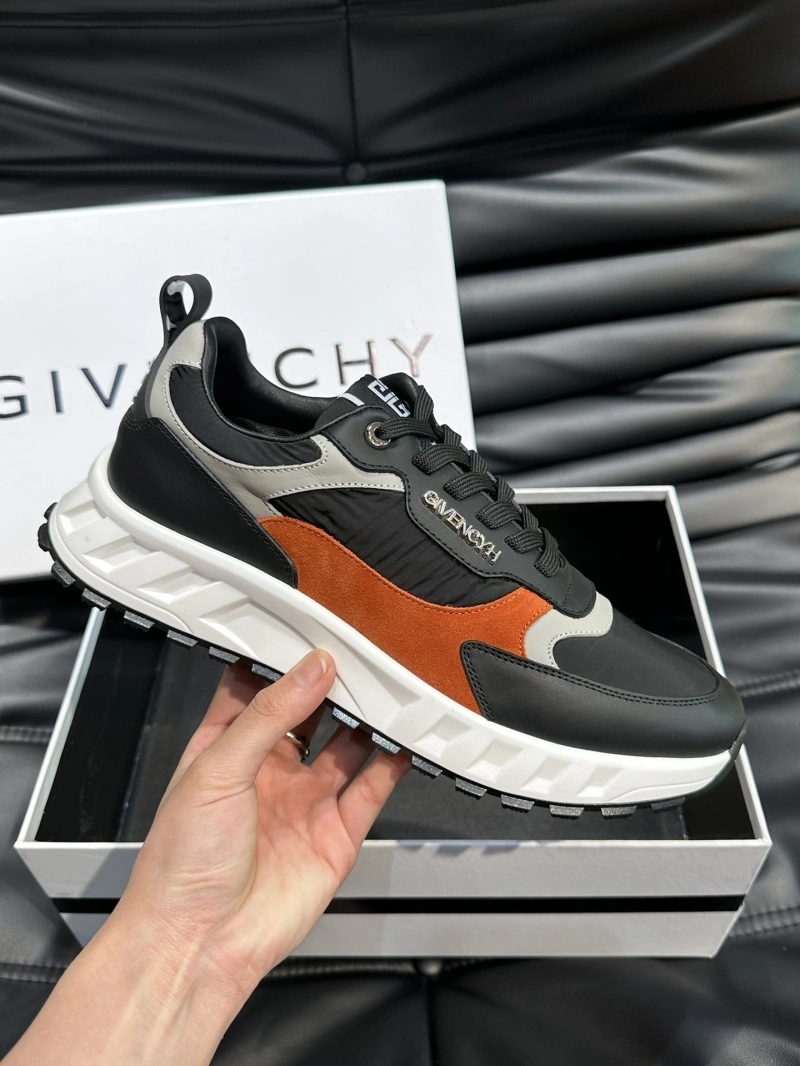 Versatile Gxvxnchy Sneakers 154659