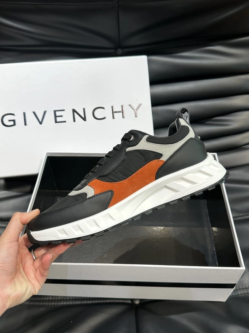 Versatile Gxvxnchy Sneakers 154659