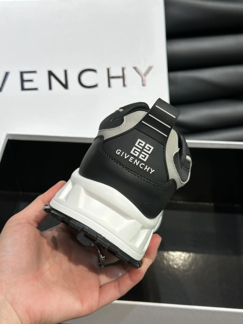 Versatile Gxvxnchy Sneakers 154659