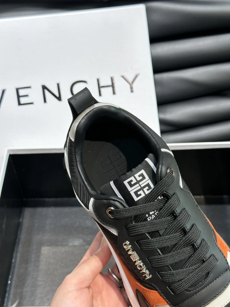 Versatile Gxvxnchy Sneakers 154659
