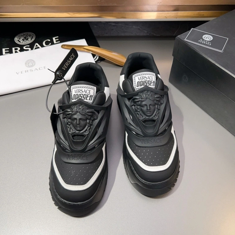 Trendsetting Gxvxnchy Sneakers 154667