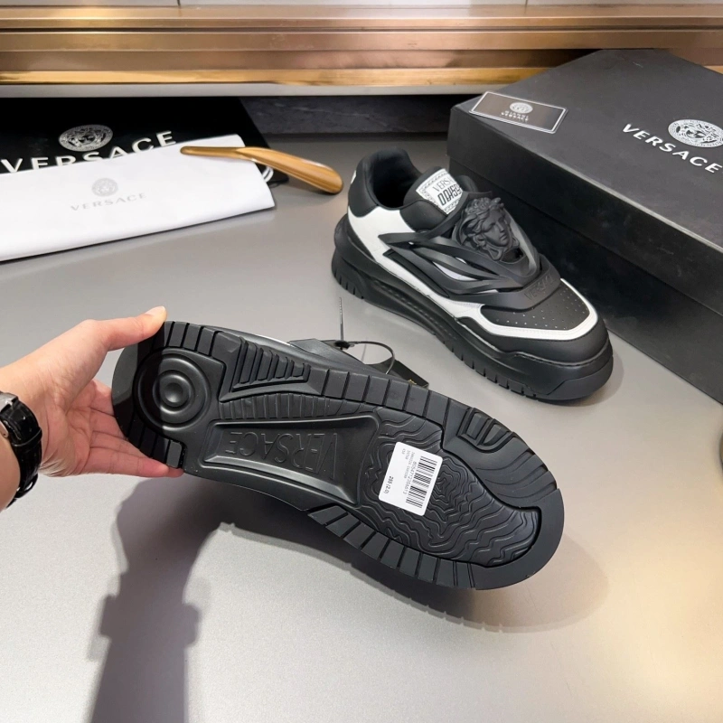 Trendsetting Gxvxnchy Sneakers 154667