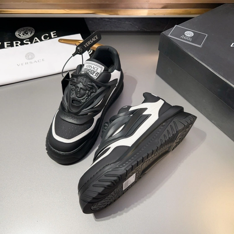 Trendsetting Gxvxnchy Sneakers 154667