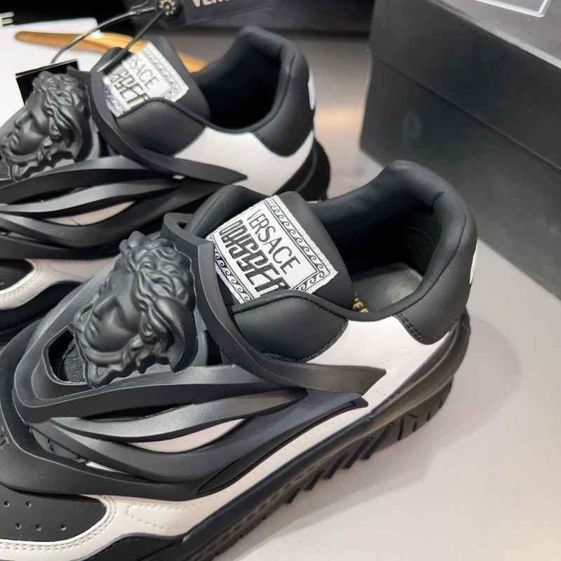 Trendsetting Gxvxnchy Sneakers 154667