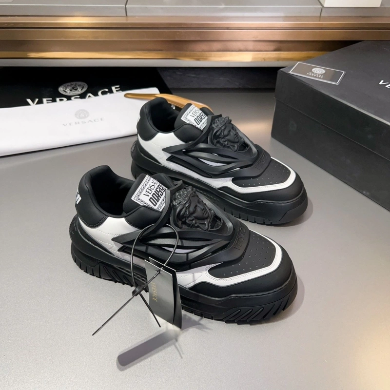 Trendsetting Gxvxnchy Sneakers 154667