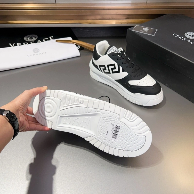 Trendsetting Gxvxnchy Sneakers 154652