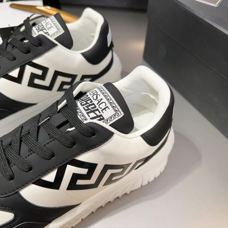 Trendsetting Gxvxnchy Sneakers 154652