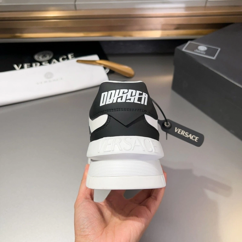 Trendsetting Gxvxnchy Sneakers 154652