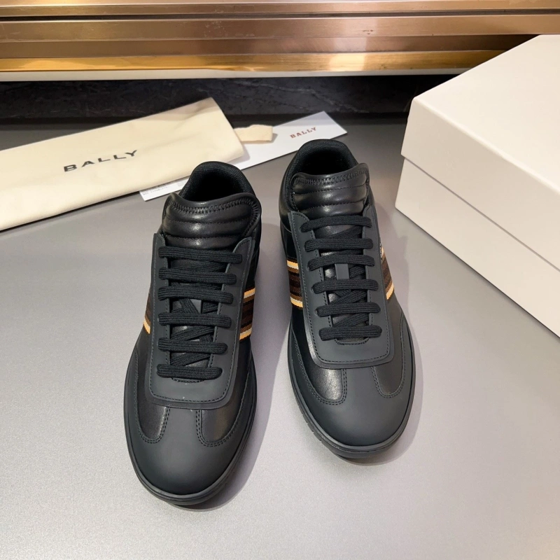 Minimalist Bxrbxrry Sneakers 115491