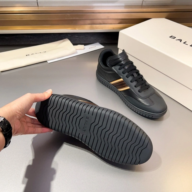 Minimalist Bxrbxrry Sneakers 115491