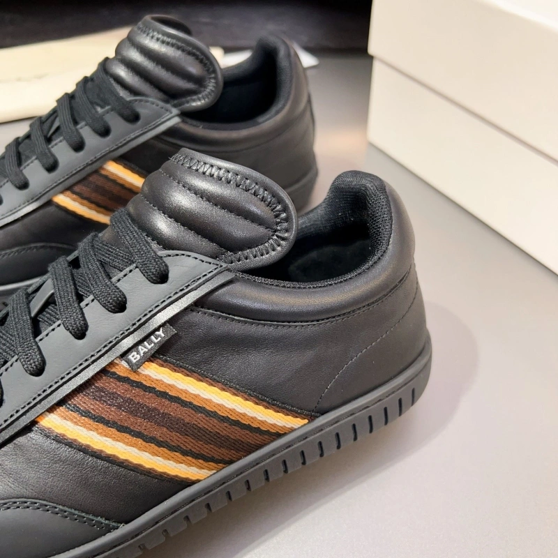 Minimalist Bxrbxrry Sneakers 115491