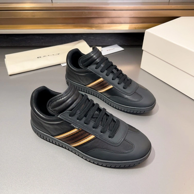 Minimalist Bxrbxrry Sneakers 115491