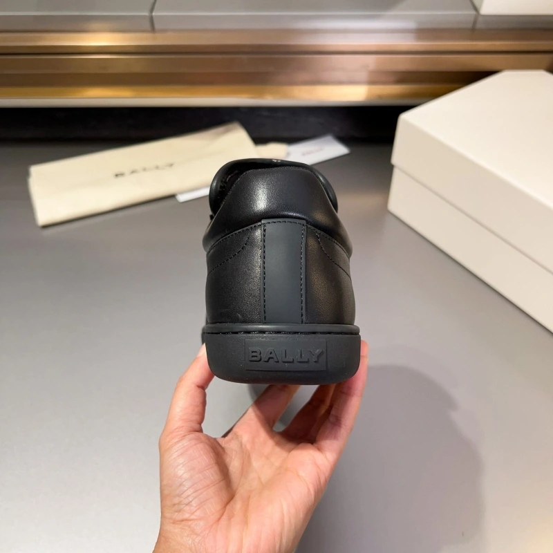 Minimalist Bxrbxrry Sneakers 115491