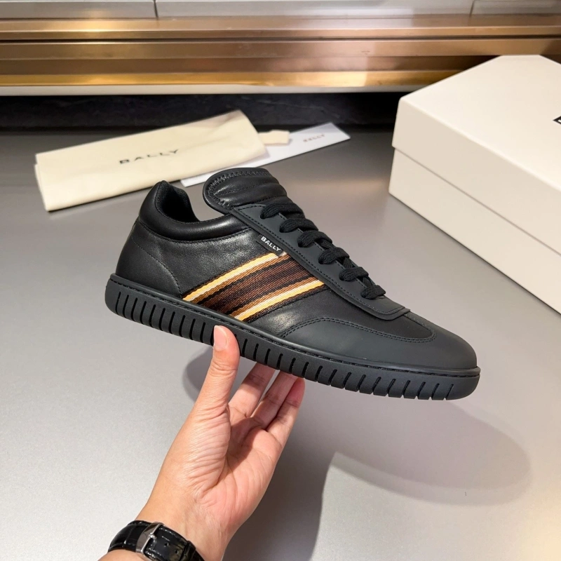 Minimalist Bxrbxrry Sneakers 115491
