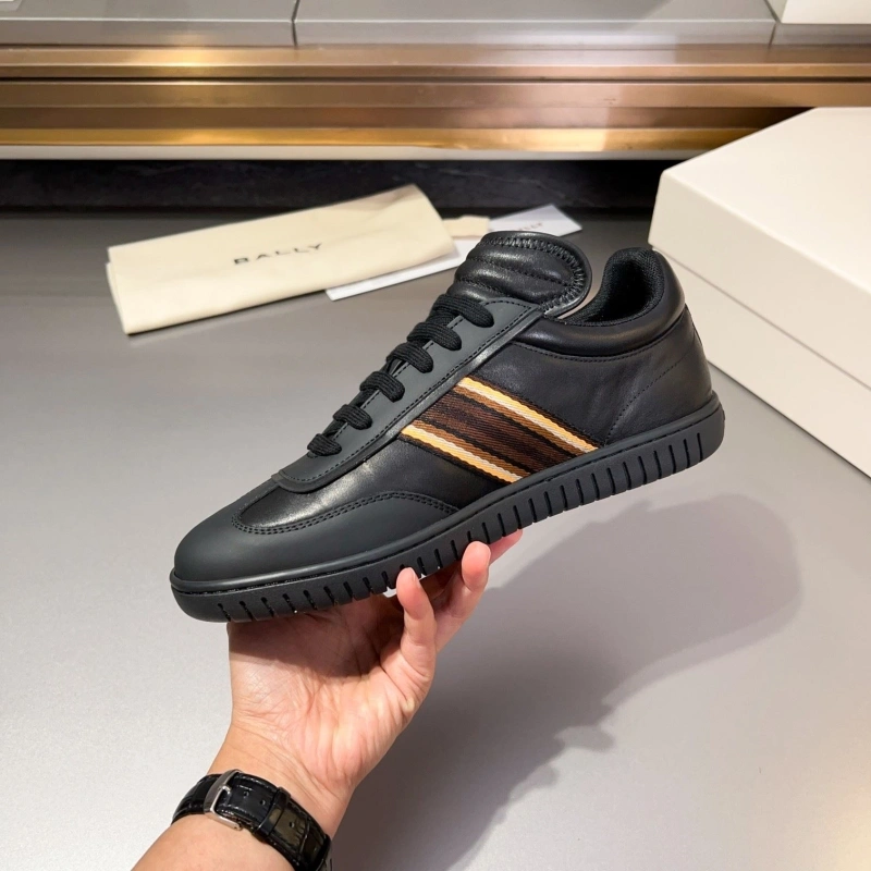 Minimalist Bxrbxrry Sneakers 115491