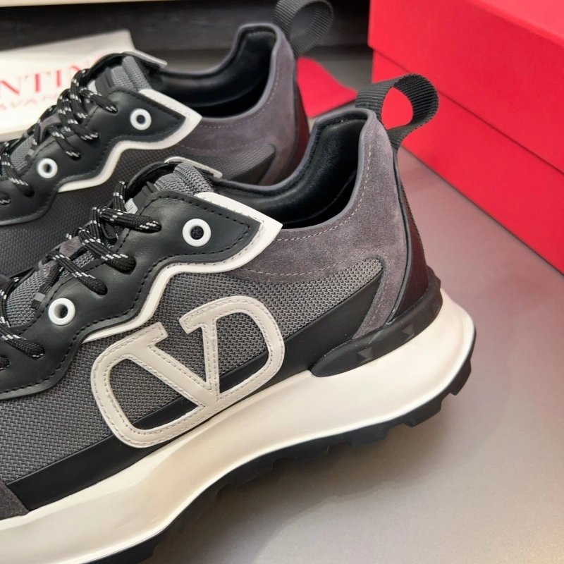 Bold Vxlxntino Sneakers 232908