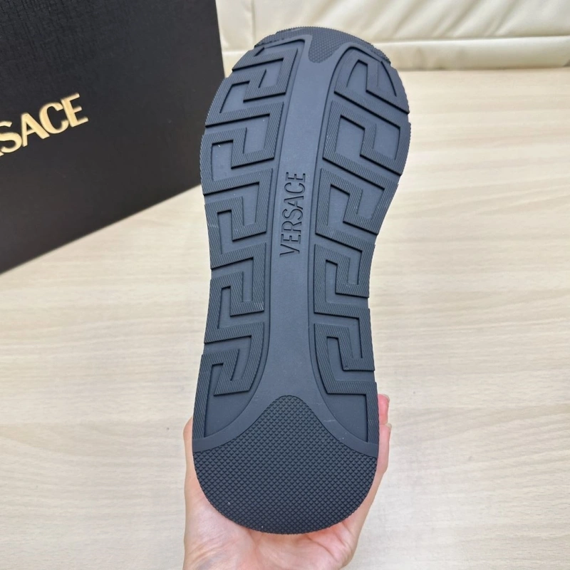 Minimalist Gxvxnchy Sneakers 154650