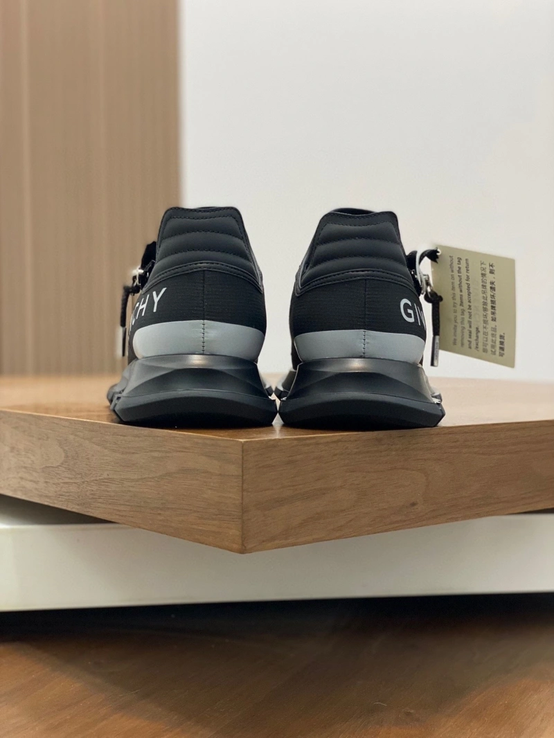 DailyWear Gxvxnchy Sneakers 154645