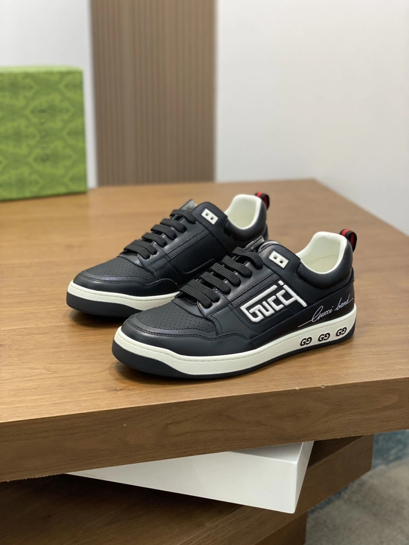 Trendsetting Gxccx Sneakers 165893