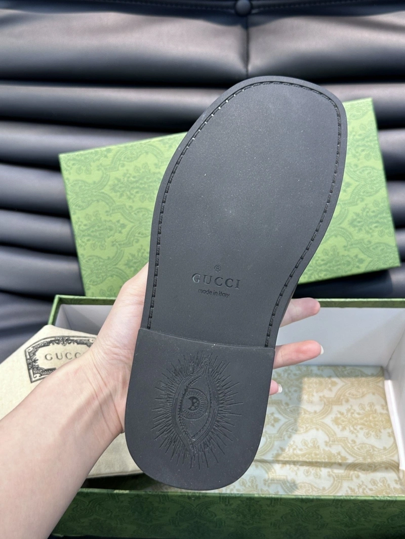 Versatile Gxccx Slippers 166464