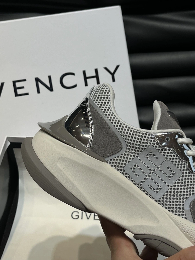 Modern Gxvxnchy Sneakers 154641