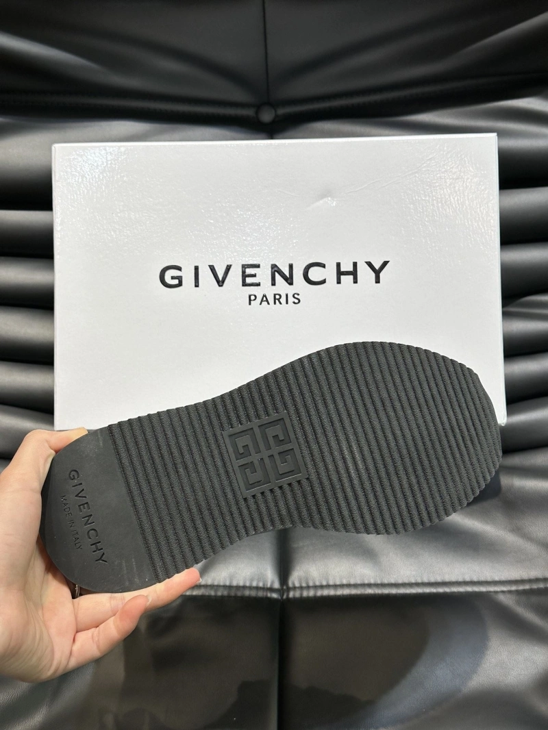 Gxvxnchy Sneakers Resilient 154634