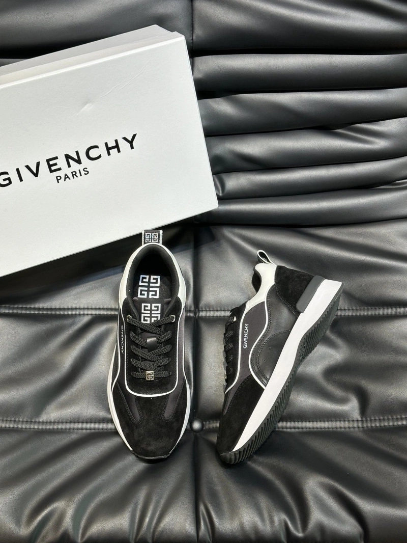 Stylish Gxvxnchy Sneakers 154632