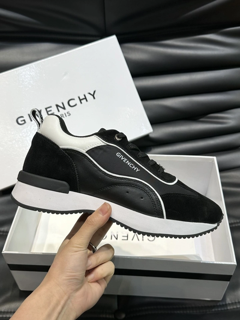 Stylish Gxvxnchy Sneakers 154632