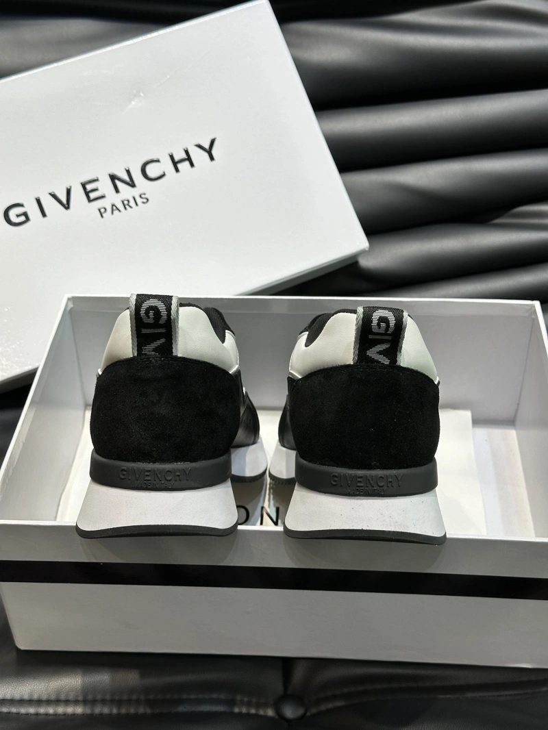 Stylish Gxvxnchy Sneakers 154632