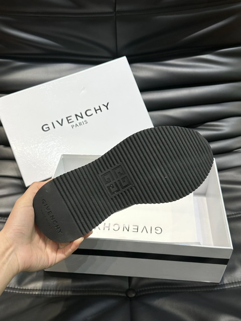 Stylish Gxvxnchy Sneakers 154632
