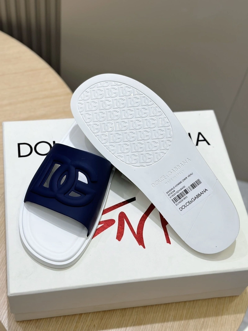 Trendsetting Dolce & Gabbana Slippers 146706