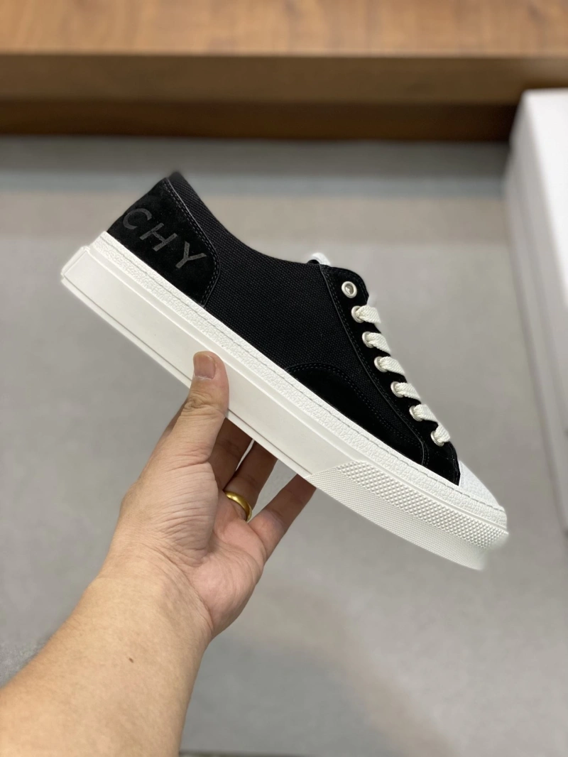 Gxvxnchy Sneakers GoAnywhere 154625
