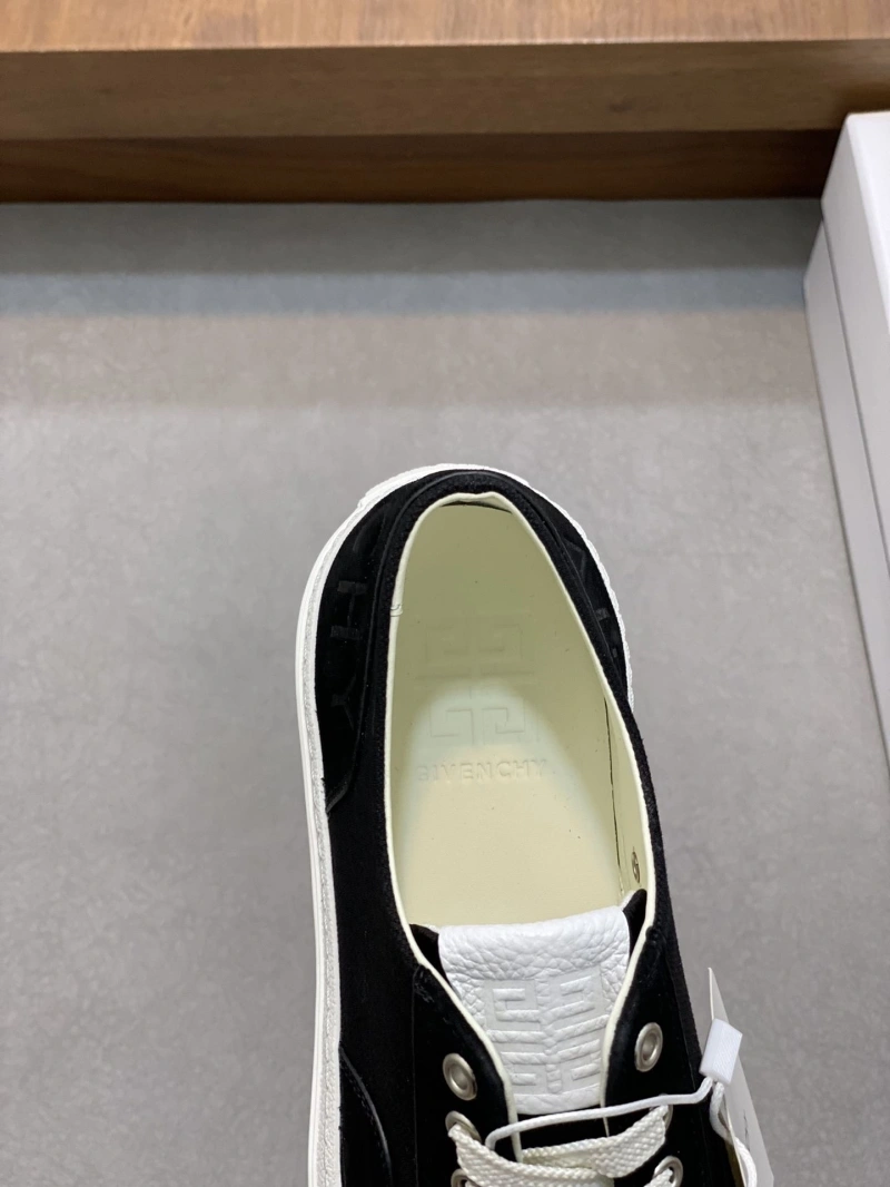 Gxvxnchy Sneakers GoAnywhere 154625