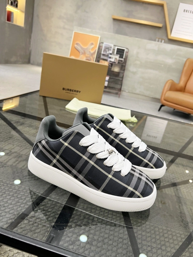 Minimalist Bxrbxrry Sneakers 115481