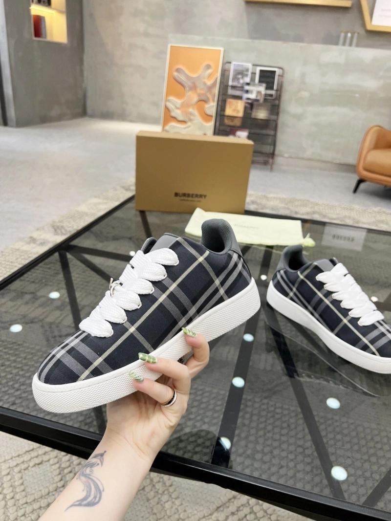 Minimalist Bxrbxrry Sneakers 115481