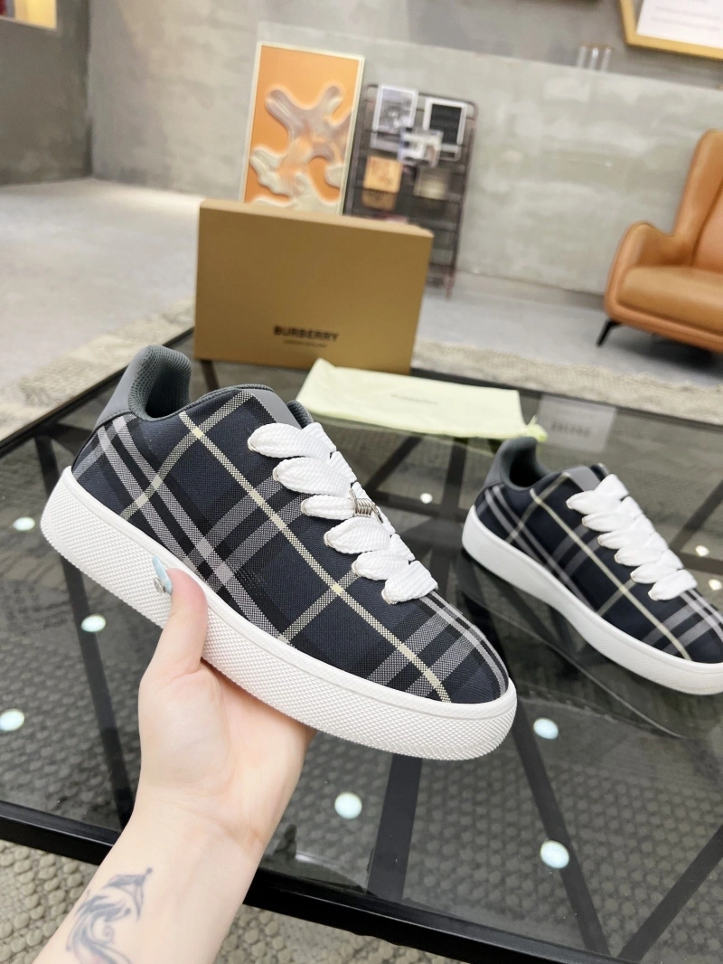 Minimalist Bxrbxrry Sneakers 115481