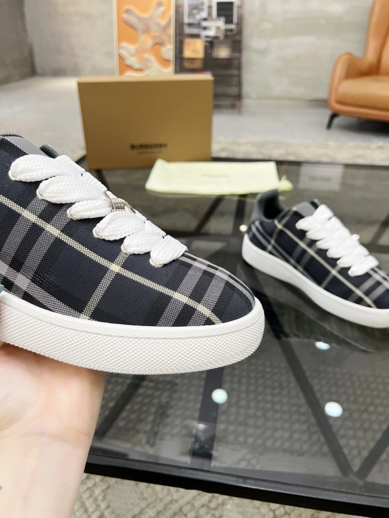 Minimalist Bxrbxrry Sneakers 115481