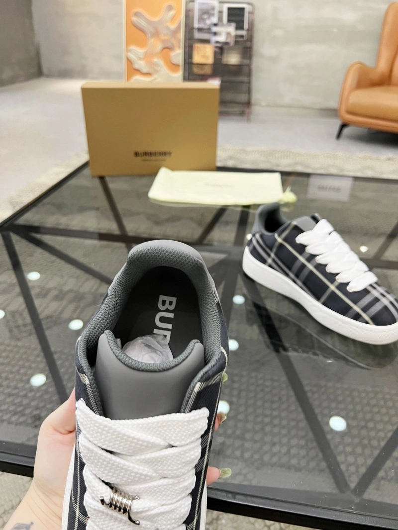 Minimalist Bxrbxrry Sneakers 115481