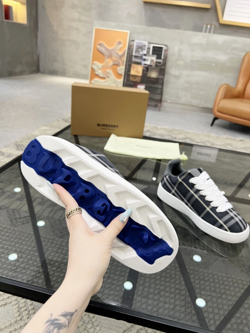 Minimalist Bxrbxrry Sneakers 115481