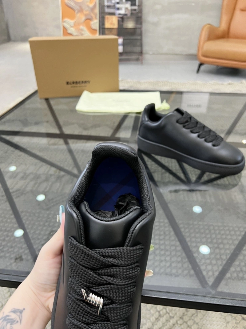 WellDesigned Bxrbxrry Sneakers 115478