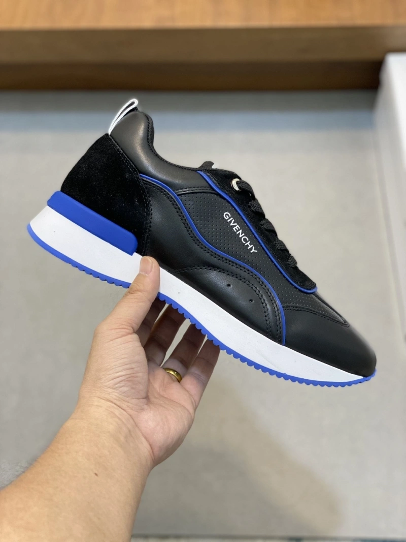 Gxvxnchy Sneakers Sleek 154611
