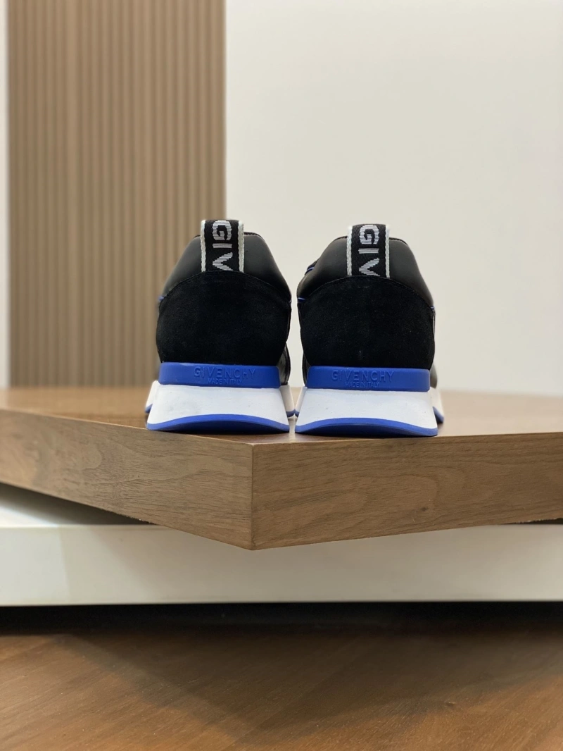 Gxvxnchy Sneakers Sleek 154611