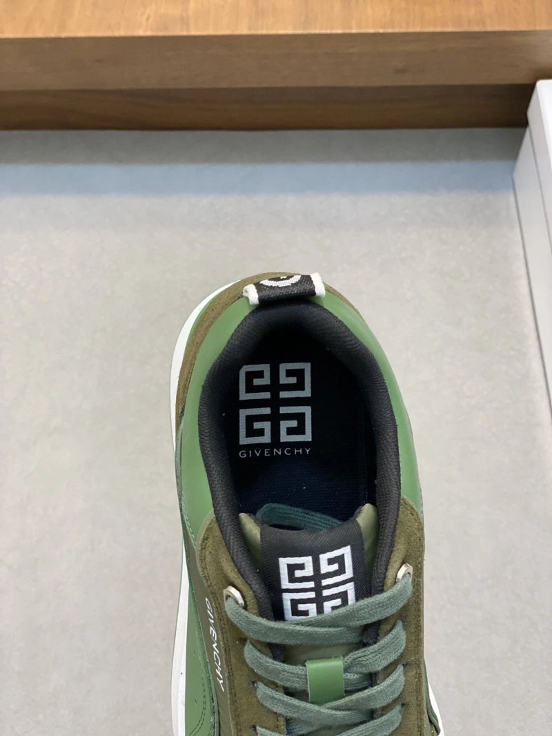 Gxvxnchy Sneakers Timeless 154615