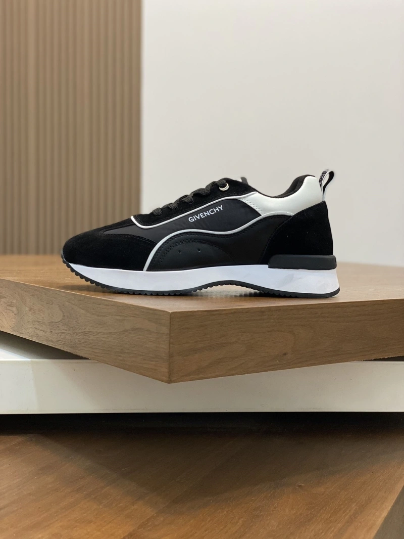 Gxvxnchy Sneakers Timeless 154619
