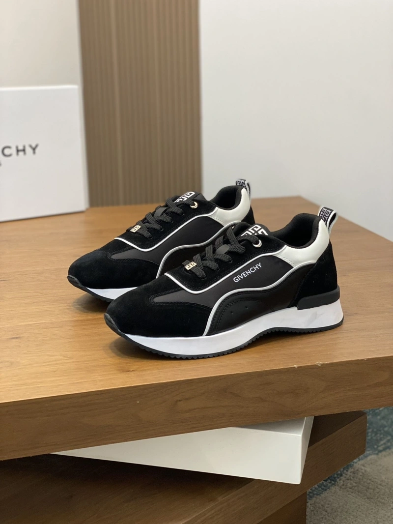 Gxvxnchy Sneakers Timeless 154619