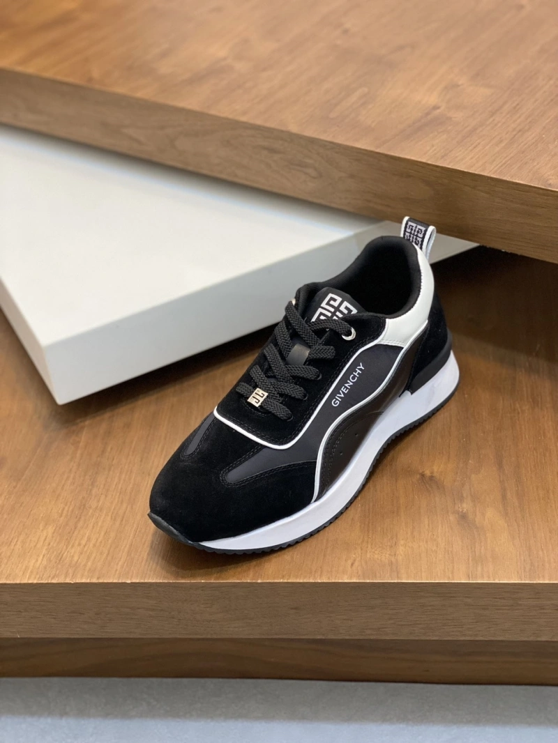 Gxvxnchy Sneakers Timeless 154619
