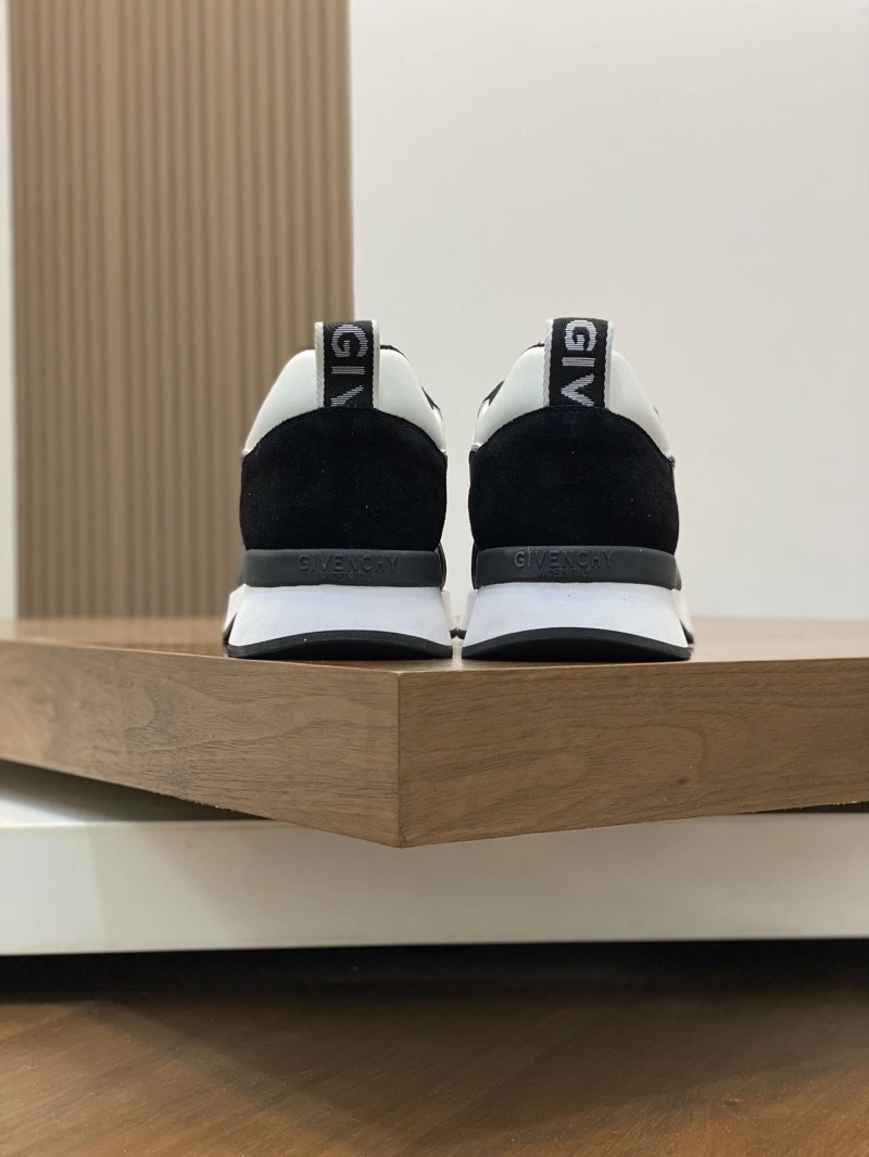 Gxvxnchy Sneakers Timeless 154619