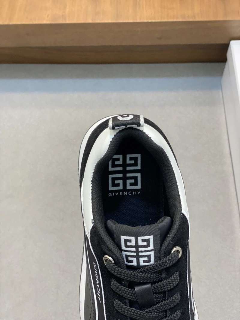 Gxvxnchy Sneakers Timeless 154619