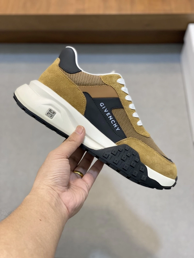WellDesigned Gxvxnchy Sneakers 154609