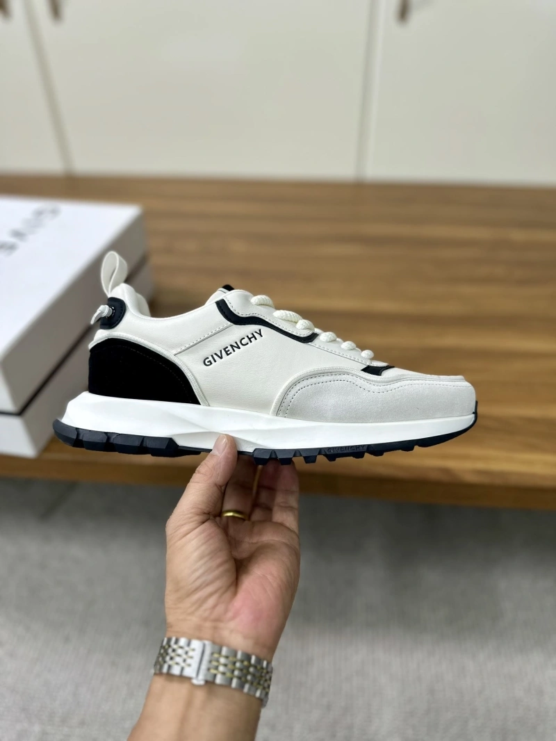 Gxvxnchy Sneakers DailyWear 153377